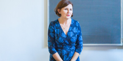 Pani dr Beata Skotnicka przeprowadzająca wykład w auli Atrium